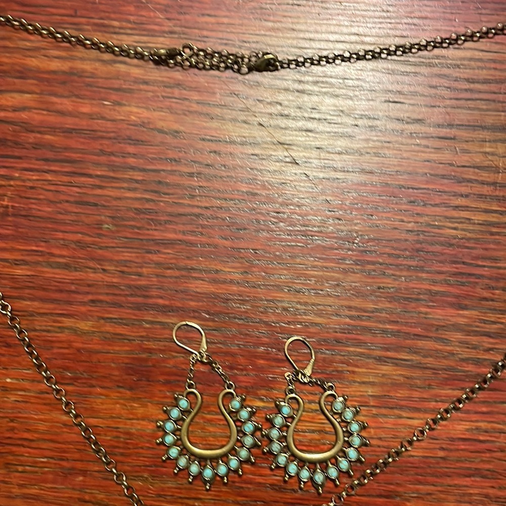 Adjustable necklace and matching earrings costume - Picture 2 of 3